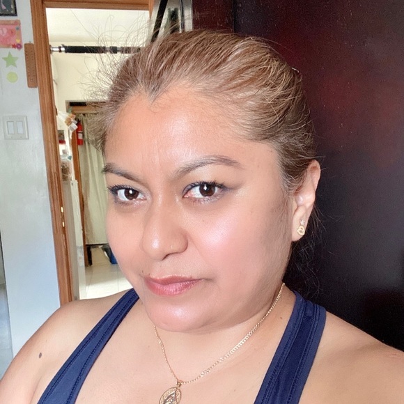 Meet your Posher, Irene - Picture 1 of 2